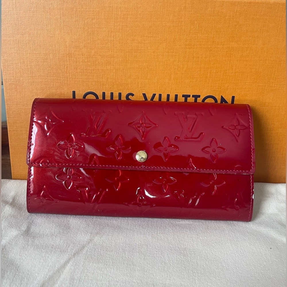 ❤️RED VERNIS❤️Louis Vuitton Sarah red vernis monogram wallet